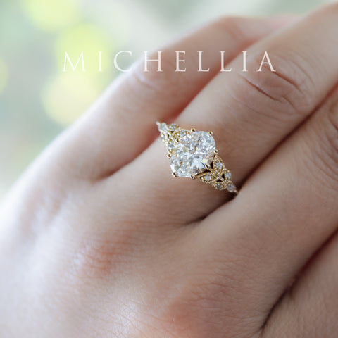 [Olivia] Classic Floral Oval Engagement Ring in Diamond / Moissanite
