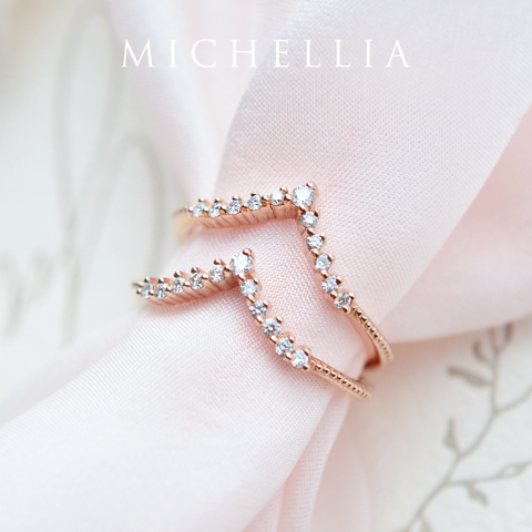 [Elise] Curved Chevron Diamond Band Wedding Band michelliafinejewelry   