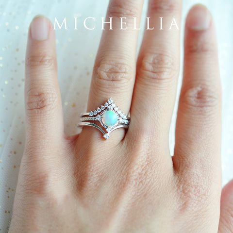 [Elise] Curved Chevron Diamond Band Wedding Band michelliafinejewelry   