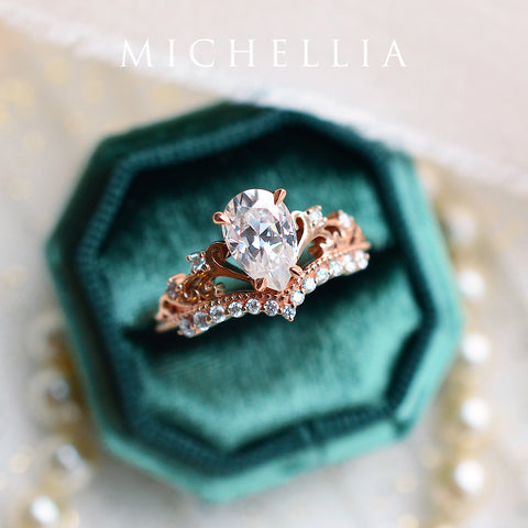 [Francesca] Heirloom Crown Pear Engagement Ring in Emerald Women's Ring michelliafinejewelry   